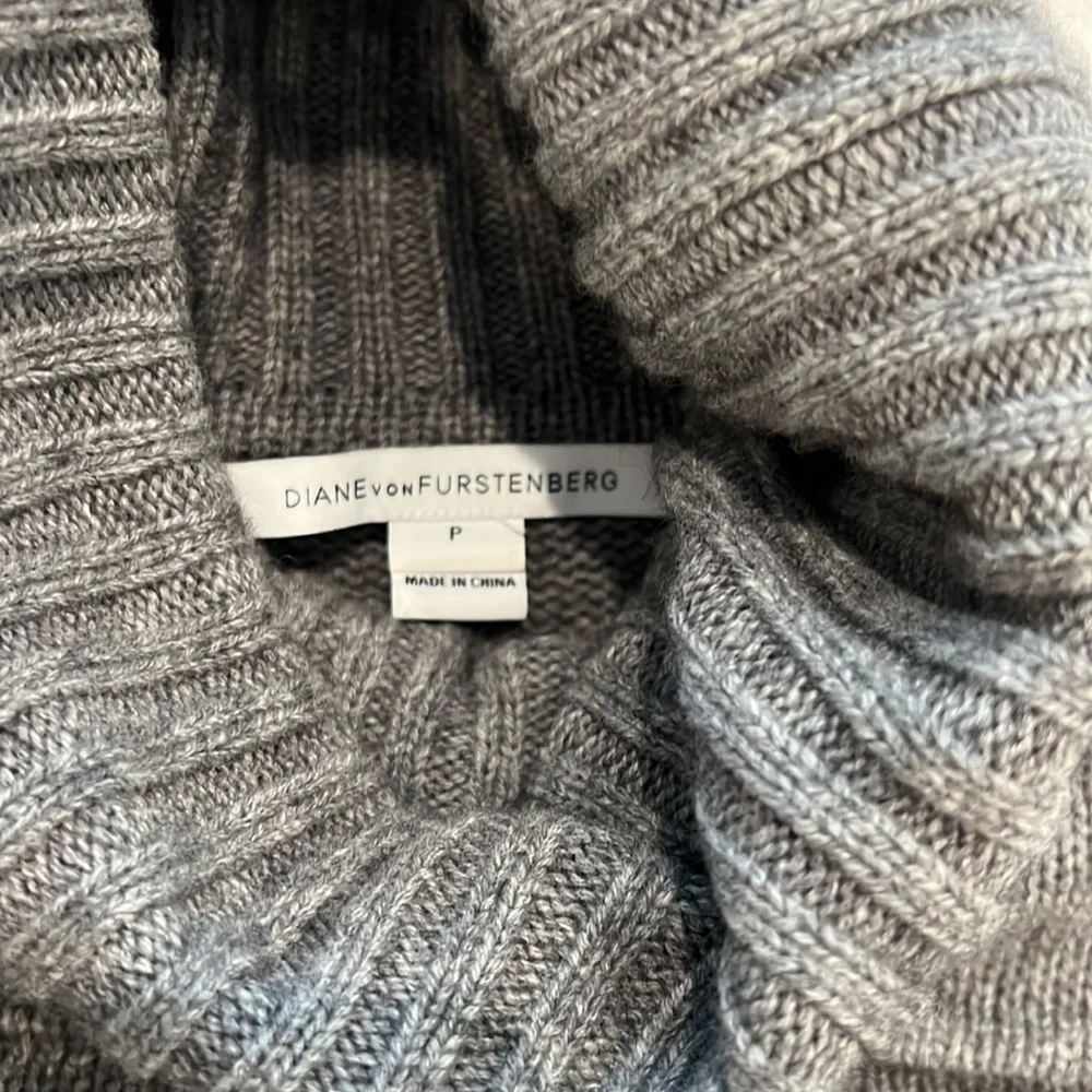Diane von Furstenberg wool cashmere blend sweater - Picture 2 of 7